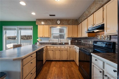 $5,000 SELLERS CONCESSIONS PLUS A ONE YEAR HOME WARRANTY on Lake Valley Country Club in Missouri - for sale on GolfHomes.com, golf home, golf lot