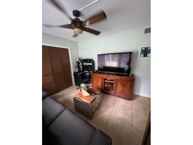 THIS IS A RARE FIRST FLOOR CORNER CONDO AND IT IS IN EXCELLENT on Wynmoor Golf Course in Florida - for sale on GolfHomes.com, golf home, golf lot