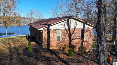 3,570 square foot waterfront home with easy access to the on Mineral Mound Golf Course in Kentucky - for sale on GolfHomes.com, golf home, golf lot