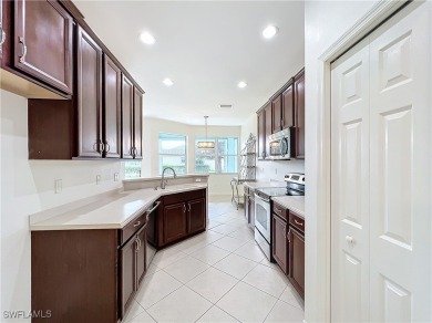 THIRTEEN-YEAR-YOUNG Sandpiper model home is fresh, clean, bright on Herons Glen Golf and Country Club in Florida - for sale on GolfHomes.com, golf home, golf lot