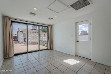 Live steps to 222-acre Encanto Park with two golf courses, a 7 on Encanto 18 Golf Course in Arizona - for sale on GolfHomes.com, golf home, golf lot