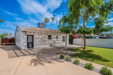 Live steps to 222-acre Encanto Park with two golf courses, a 7 on Encanto 18 Golf Course in Arizona - for sale on GolfHomes.com, golf home, golf lot