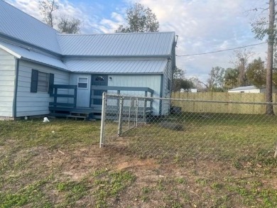 Board Fence for Privacy on North Side! Quaint and Charming on Madison Country Club in Florida - for sale on GolfHomes.com, golf home, golf lot