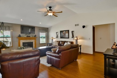 Beautiful 3 bed, 2 bath home in desired Westlake Village! This on Westlake Village in Illinois - for sale on GolfHomes.com, golf home, golf lot