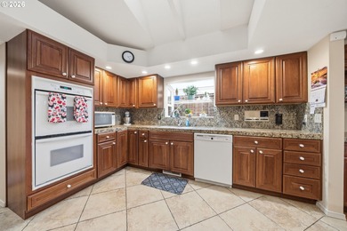 HIGHLY DESIRABLE, easy living at Fairway Village 55+ community! on Fairway Village Golf and Country Club in Washington - for sale on GolfHomes.com, golf home, golf lot