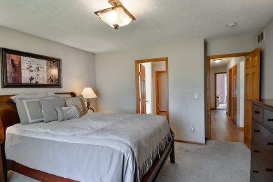 Beautiful 3 bed, 2 bath home in desired Westlake Village! This on Westlake Village in Illinois - for sale on GolfHomes.com, golf home, golf lot