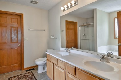 Beautiful 3 bed, 2 bath home in desired Westlake Village! This on Westlake Village in Illinois - for sale on GolfHomes.com, golf home, golf lot