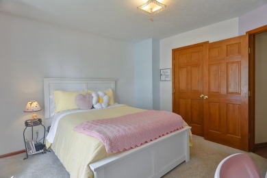 Beautiful 3 bed, 2 bath home in desired Westlake Village! This on Westlake Village in Illinois - for sale on GolfHomes.com, golf home, golf lot