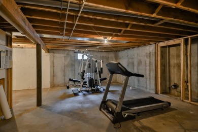 Beautiful 3 bed, 2 bath home in desired Westlake Village! This on Westlake Village in Illinois - for sale on GolfHomes.com, golf home, golf lot