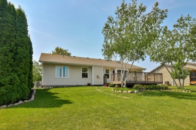 Beautiful 3 bed, 2 bath home in desired Westlake Village! This on Westlake Village in Illinois - for sale on GolfHomes.com, golf home, golf lot