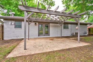 Cute 3 bedroom home with 1 1/2 bath, within walking distance to on Jimmie Austin OU Golf Club in Oklahoma - for sale on GolfHomes.com, golf home, golf lot