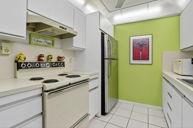 JUST REDUCED! Fully Furnished Lovelyn Unit in on Wynmoor Golf Course in Florida - for sale on GolfHomes.com, golf home, golf lot