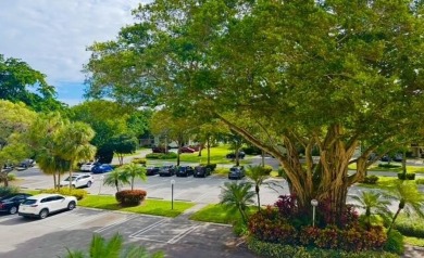 Wonderful unit in exceptional well maintained building. Roof on Palm-Aire Country Club and Resort - Palms in Florida - for sale on GolfHomes.com, golf home, golf lot