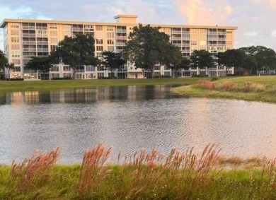 Wonderful unit in exceptional well maintained building. Roof on Palm-Aire Country Club and Resort - Palms in Florida - for sale on GolfHomes.com, golf home, golf lot