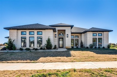 Stunning New Build in Thomas Crossing, home of Southern Oaks on Southern Oaks Golf Club in Texas - for sale on GolfHomes.com, golf home, golf lot