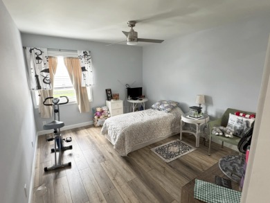 **BE ADVISED - TENANT OCCUPIED - LEASE EXPIRES 3/31/26. Monthly on Kings Point Golf -Flanders Way in Florida - for sale on GolfHomes.com, golf home, golf lot