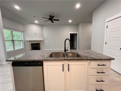 Like new! All brick, one owner, well-kept home. Two bedroom plus on Bella Vista Country Club - Highlands in Arkansas - for sale on GolfHomes.com, golf home, golf lot
