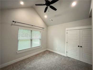 Like new! All brick, one owner, well-kept home. Two bedroom plus on Bella Vista Country Club - Highlands in Arkansas - for sale on GolfHomes.com, golf home, golf lot