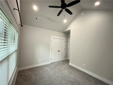 Like new! All brick, one owner, well-kept home. Two bedroom plus on Bella Vista Country Club - Highlands in Arkansas - for sale on GolfHomes.com, golf home, golf lot