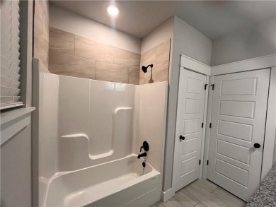 Like new! All brick, one owner, well-kept home. Two bedroom plus on Bella Vista Country Club - Highlands in Arkansas - for sale on GolfHomes.com, golf home, golf lot