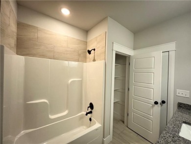 Like new! All brick, one owner, well-kept home. Two bedroom plus on Bella Vista Country Club - Highlands in Arkansas - for sale on GolfHomes.com, golf home, golf lot