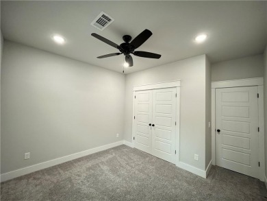 Like new! All brick, one owner, well-kept home. Two bedroom plus on Bella Vista Country Club - Highlands in Arkansas - for sale on GolfHomes.com, golf home, golf lot