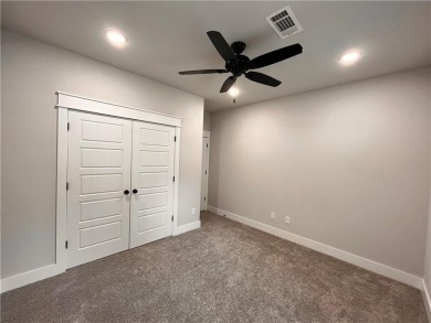Like new! All brick, one owner, well-kept home. Two bedroom plus on Bella Vista Country Club - Highlands in Arkansas - for sale on GolfHomes.com, golf home, golf lot