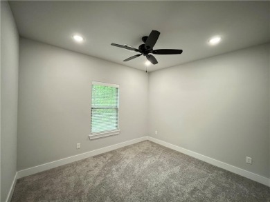 Like new! All brick, one owner, well-kept home. Two bedroom plus on Bella Vista Country Club - Highlands in Arkansas - for sale on GolfHomes.com, golf home, golf lot