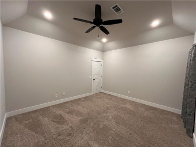 Like new! All brick, one owner, well-kept home. Two bedroom plus on Bella Vista Country Club - Highlands in Arkansas - for sale on GolfHomes.com, golf home, golf lot