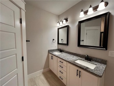 Like new! All brick, one owner, well-kept home. Two bedroom plus on Bella Vista Country Club - Highlands in Arkansas - for sale on GolfHomes.com, golf home, golf lot