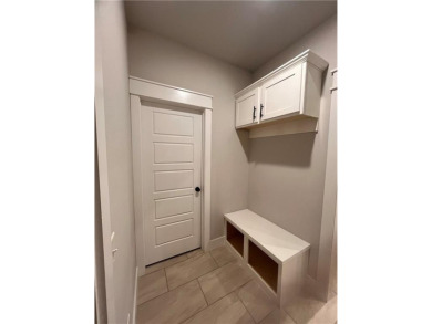 Like new! All brick, one owner, well-kept home. Two bedroom plus on Bella Vista Country Club - Highlands in Arkansas - for sale on GolfHomes.com, golf home, golf lot