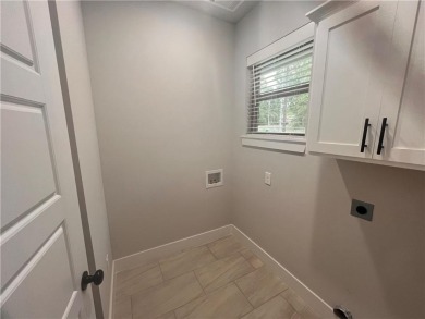 Like new! All brick, one owner, well-kept home. Two bedroom plus on Bella Vista Country Club - Highlands in Arkansas - for sale on GolfHomes.com, golf home, golf lot