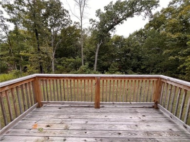 Like new! All brick, one owner, well-kept home. Two bedroom plus on Bella Vista Country Club - Highlands in Arkansas - for sale on GolfHomes.com, golf home, golf lot
