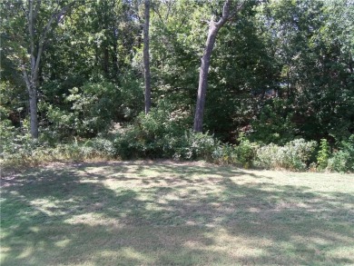 Like new! All brick, one owner, well-kept home. Two bedroom plus on Bella Vista Country Club - Highlands in Arkansas - for sale on GolfHomes.com, golf home, golf lot