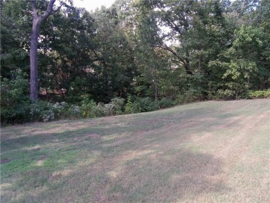 Like new! All brick, one owner, well-kept home. Two bedroom plus on Bella Vista Country Club - Highlands in Arkansas - for sale on GolfHomes.com, golf home, golf lot