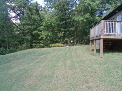 Like new! All brick, one owner, well-kept home. Two bedroom plus on Bella Vista Country Club - Highlands in Arkansas - for sale on GolfHomes.com, golf home, golf lot