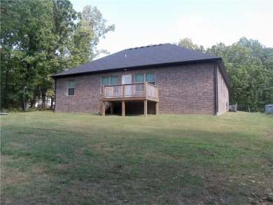Like new! All brick, one owner, well-kept home. Two bedroom plus on Bella Vista Country Club - Highlands in Arkansas - for sale on GolfHomes.com, golf home, golf lot