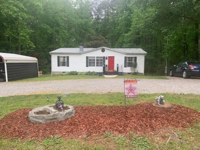 Come see this quaint 3 bedroom home with 2 additional bonus on Tanglewood Shores Golf and Country Club in Virginia - for sale on GolfHomes.com, golf home, golf lot