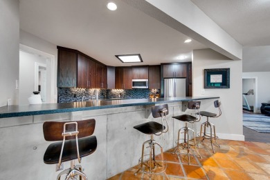 LOW MAINTENANCE BEAUTY ON THE BOULEVARD! STUNNING MODERN on Green Tree Country Club in Texas - for sale on GolfHomes.com, golf home, golf lot