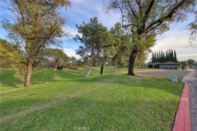 Welcome to this beautiful 1,363 sq ft single-story condo in the on Jurupa Hills Country Club in California - for sale on GolfHomes.com, golf home, golf lot