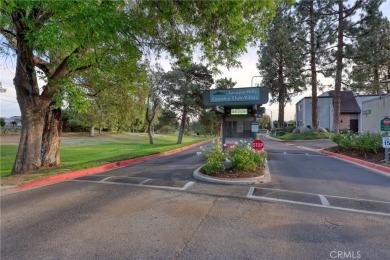 Welcome to this beautiful 1,363 sq ft single-story condo in the on Jurupa Hills Country Club in California - for sale on GolfHomes.com, golf home, golf lot