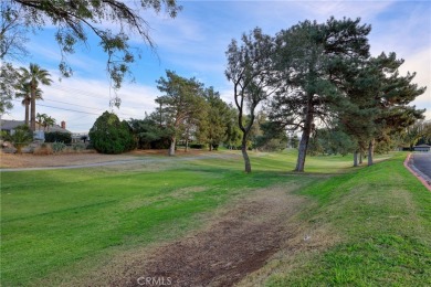 Welcome to this beautiful 1,363 sq ft single-story condo in the on Jurupa Hills Country Club in California - for sale on GolfHomes.com, golf home, golf lot