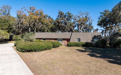 Very well maintained 4/2 home on .84 acre lot with nice view of on Country Club At Lake City in Florida - for sale on GolfHomes.com, golf home, golf lot