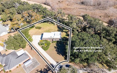 Very well maintained 4/2 home on .84 acre lot with nice view of on Country Club At Lake City in Florida - for sale on GolfHomes.com, golf home, golf lot