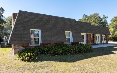 Very well maintained 4/2 home on .84 acre lot with nice view of on Country Club At Lake City in Florida - for sale on GolfHomes.com, golf home, golf lot