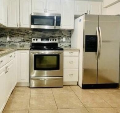 *WINCAST ARM COMMUNITY* BEAUTIFUL CORNER UNIT- FIRST FLOOR - on Crystal Lake Country Club in Florida - for sale on GolfHomes.com, golf home, golf lot