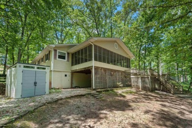 Cute open floorplan cottage on Lake Catherine in Diamondhead on Diamondhead Golf and Country Club in Arkansas - for sale on GolfHomes.com, golf home, golf lot