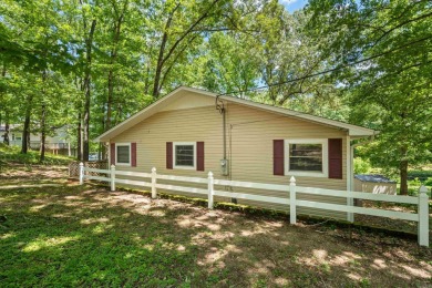 Cute open floorplan cottage on Lake Catherine in Diamondhead on Diamondhead Golf and Country Club in Arkansas - for sale on GolfHomes.com, golf home, golf lot