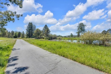 Location, location, location! This Kitty Hawk Condominium has a on Sunriver Woodlands Golf Course in Oregon - for sale on GolfHomes.com, golf home, golf lot