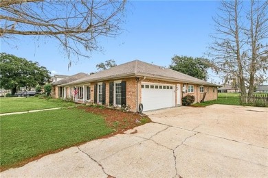 Beautifully renovated in 2024, this incredible 4 bedroom, 3 bath on Ormond Country Club in Louisiana - for sale on GolfHomes.com, golf home, golf lot